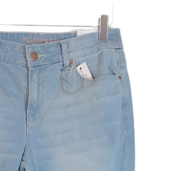 Chico’s New Jeans Platinum Crop Slimming Miami Bleach Light Wash Women's Size 2 - Picture 9 of 10